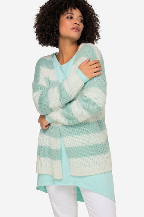 Cardigan oversized avec coupe ouverte, encolure en V et manches longues. Larges rayures