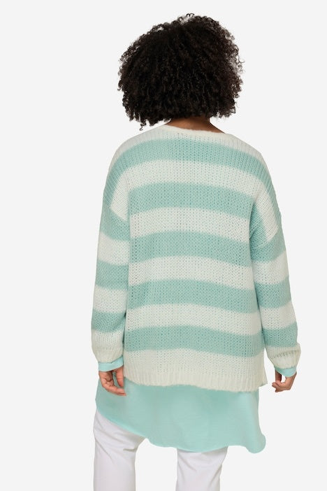 Cardigan oversized avec coupe ouverte, encolure en V et manches longues. Larges rayures